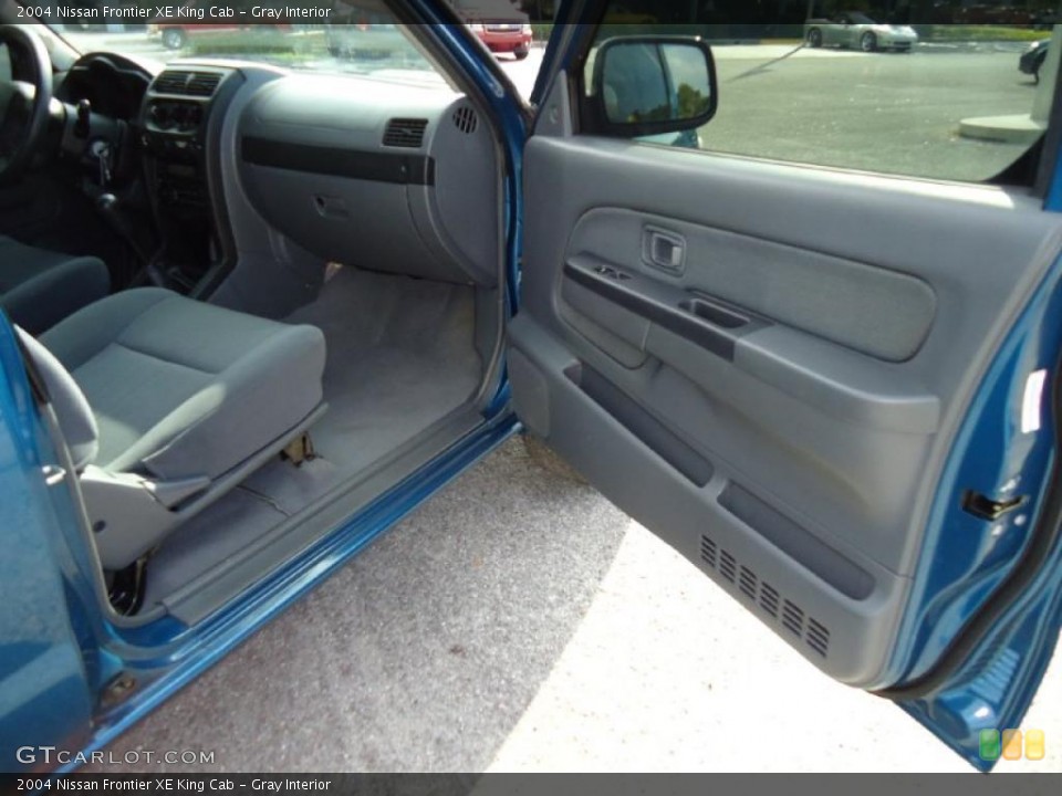 Gray Interior Photo for the 2004 Nissan Frontier XE King Cab #39201531