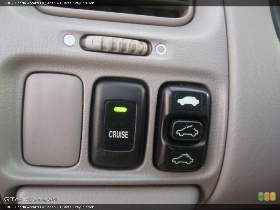 Quartz Gray Interior Controls for the 2002 Honda Accord EX Sedan #39204051