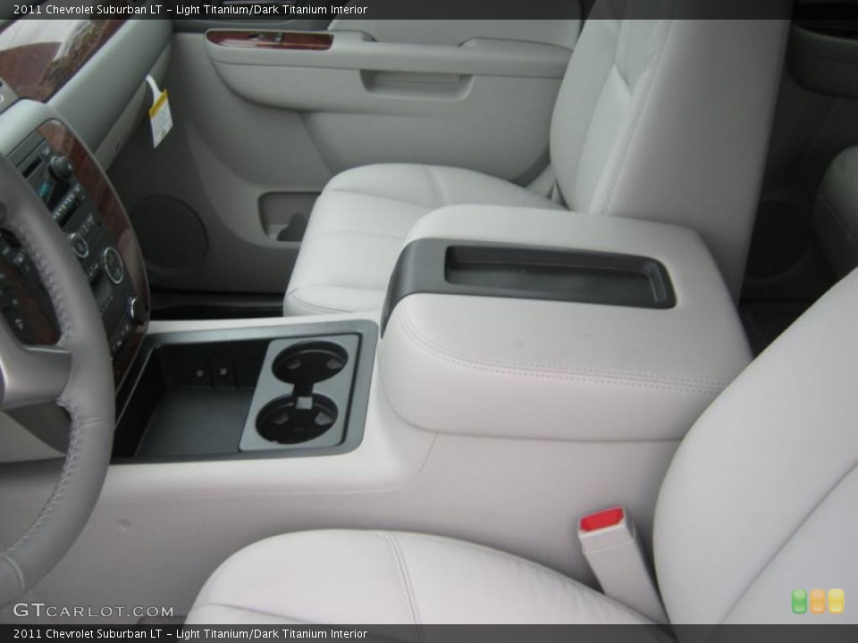 Light Titanium/Dark Titanium Interior Photo for the 2011 Chevrolet Suburban LT #39211406
