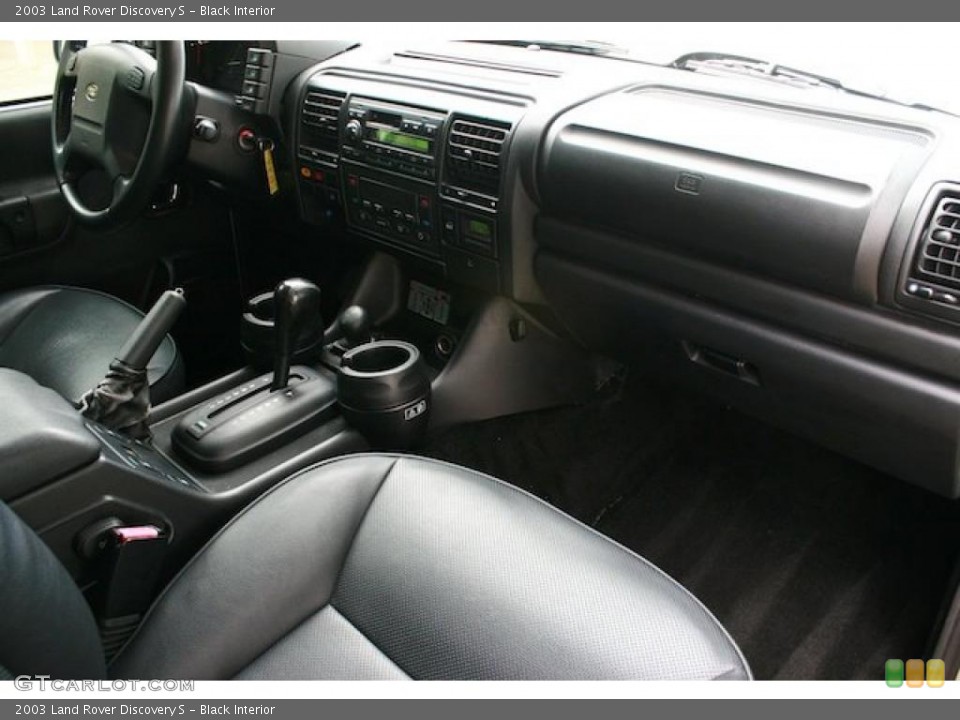 Black Interior Dashboard for the 2003 Land Rover Discovery S #39216042
