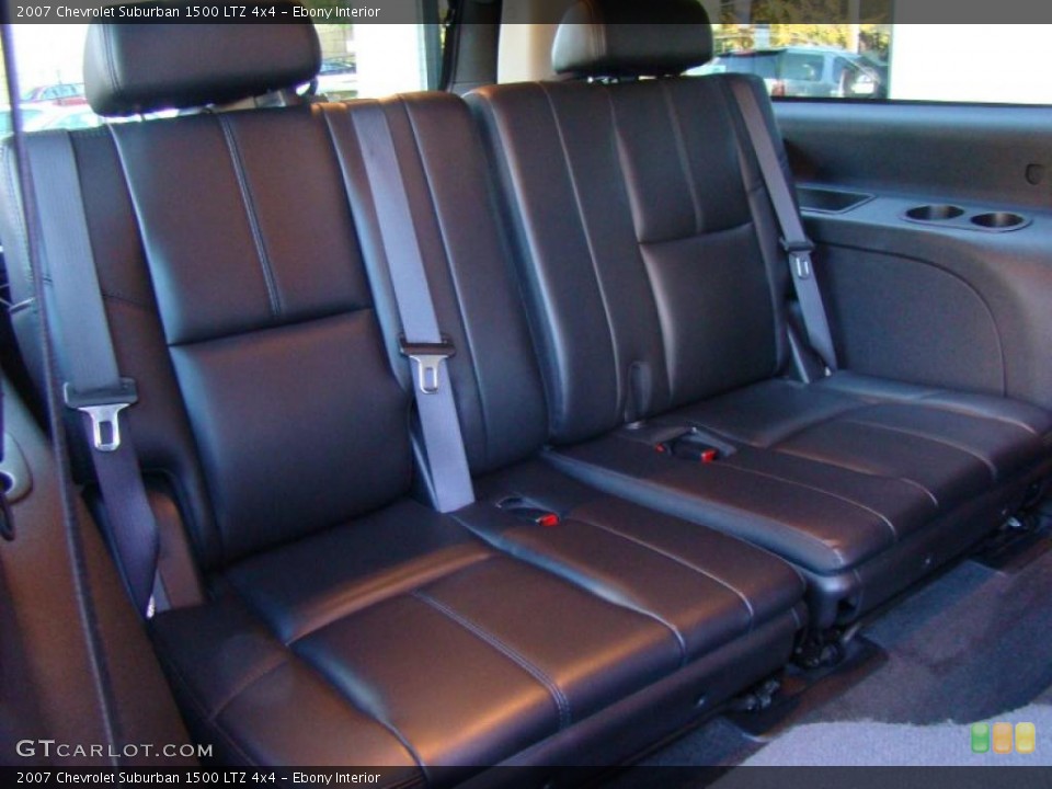 Ebony Interior Photo for the 2007 Chevrolet Suburban 1500 LTZ 4x4 #39218198
