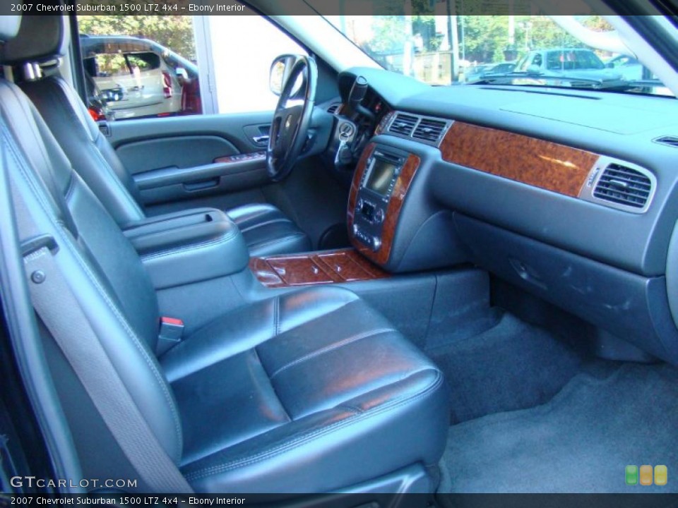 Ebony Interior Dashboard for the 2007 Chevrolet Suburban 1500 LTZ 4x4 #39218230