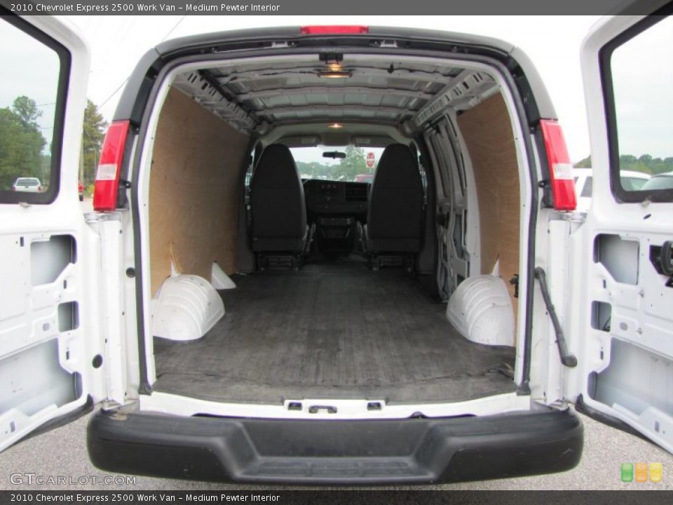 Medium Pewter Interior Photo for the 2010 Chevrolet Express 2500 Work Van #39219566