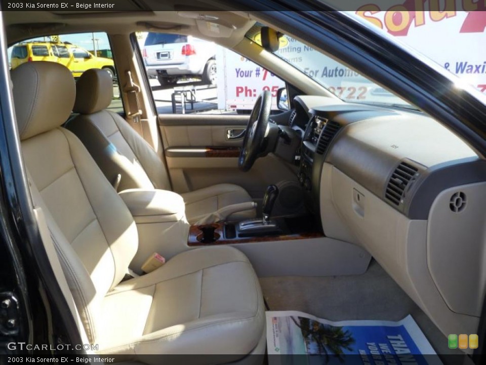 Beige Interior Photo for the 2003 Kia Sorento EX #39223522