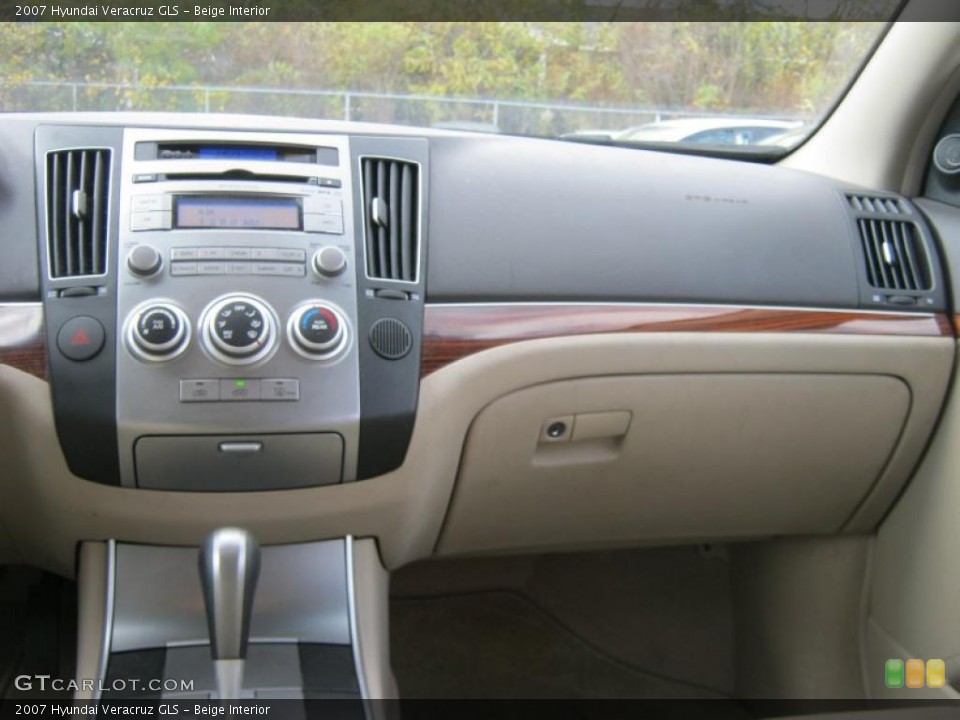 Beige Interior Dashboard for the 2007 Hyundai Veracruz GLS #39226986