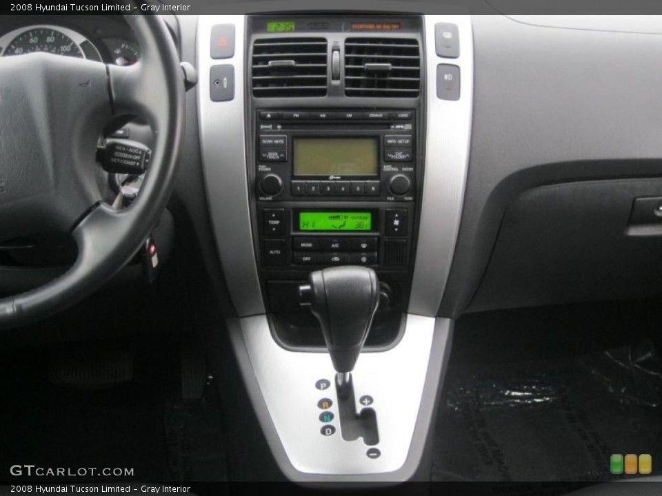 Gray Interior Controls for the 2008 Hyundai Tucson Limited #39227922