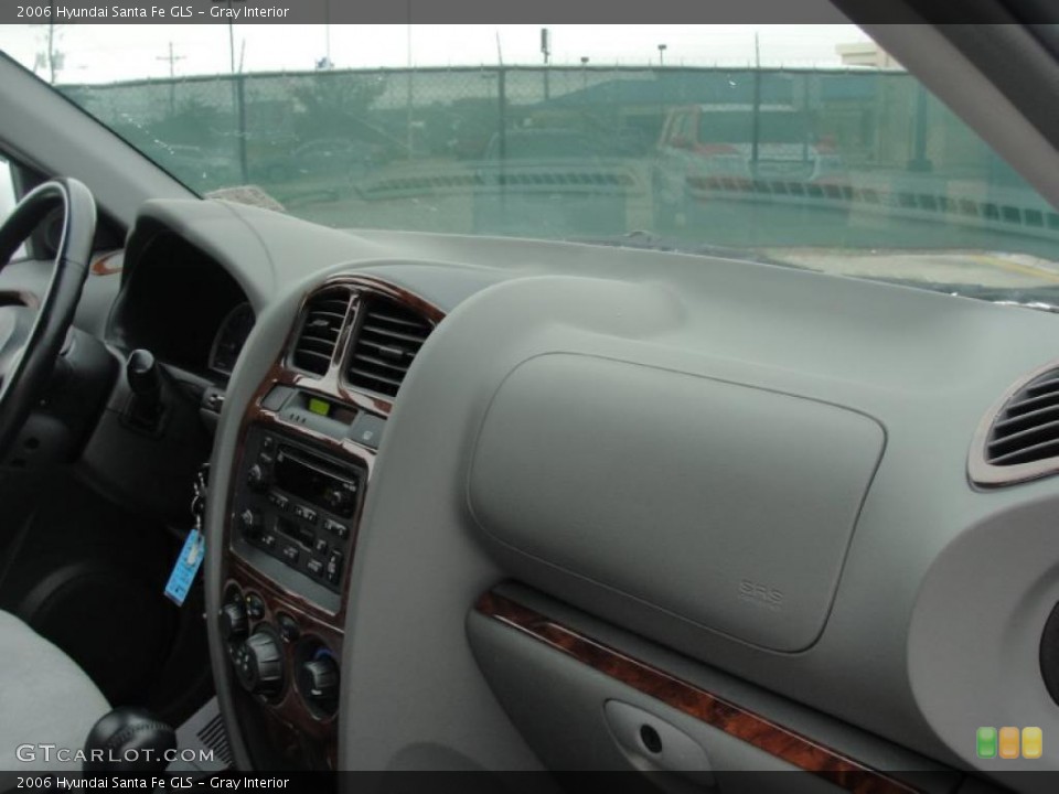 Gray Interior Dashboard for the 2006 Hyundai Santa Fe GLS #39232939