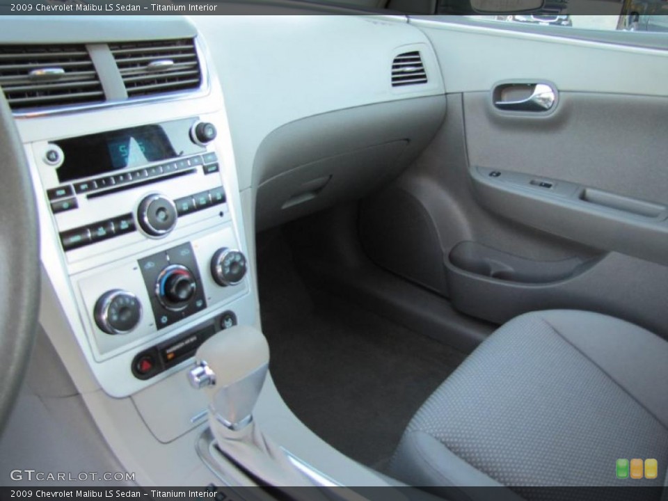 Titanium Interior Dashboard for the 2009 Chevrolet Malibu LS Sedan #39235505