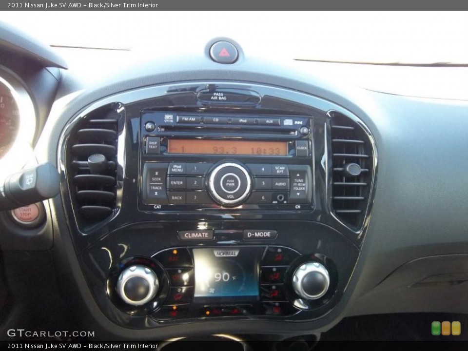 Black/Silver Trim Interior Controls for the 2011 Nissan Juke SV AWD #39236188