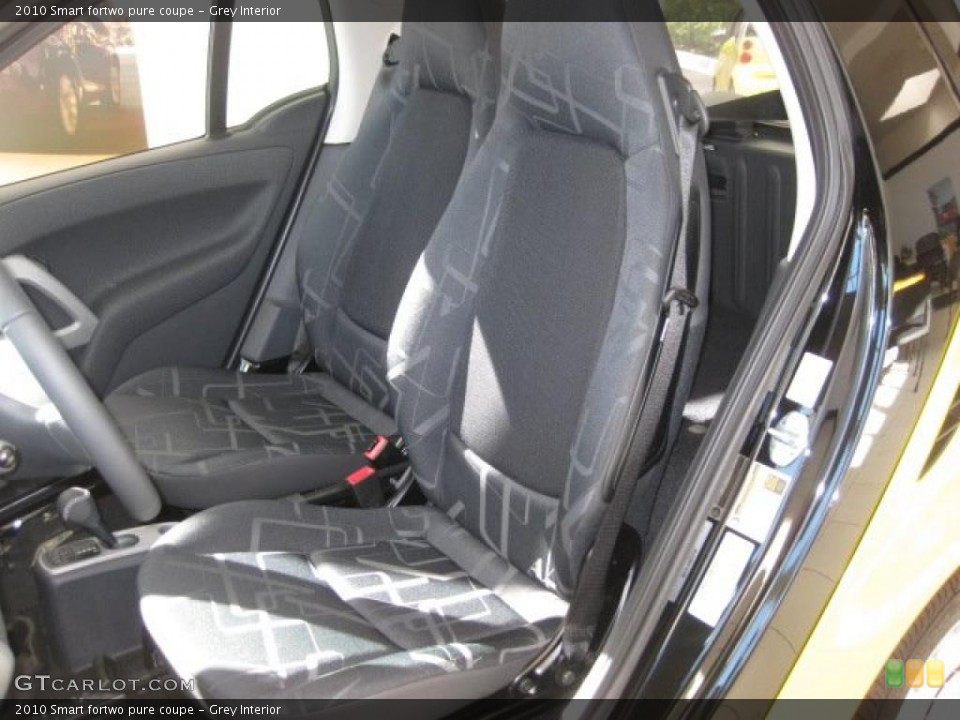 Grey 2010 Smart fortwo Interiors