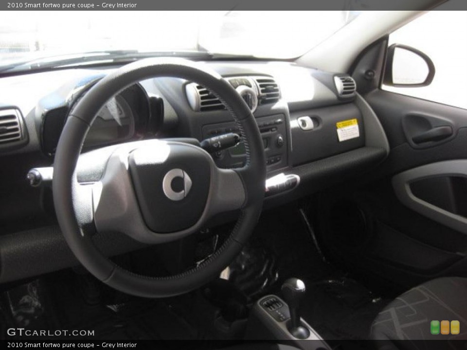 Grey Interior Dashboard for the 2010 Smart fortwo pure coupe #39241098