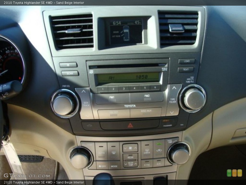 Sand Beige Interior Controls for the 2010 Toyota Highlander SE 4WD #39243202