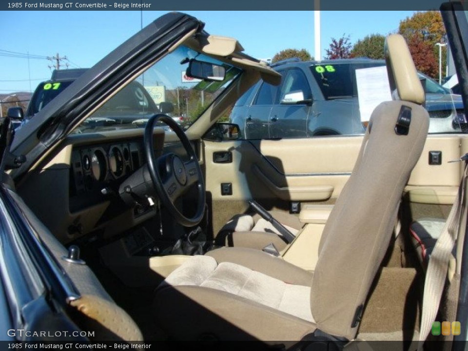 Beige Interior Photo for the 1985 Ford Mustang GT Convertible #39243386