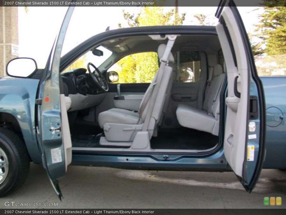 Light Titanium/Ebony Black Interior Photo for the 2007 Chevrolet Silverado 1500 LT Extended Cab #39244282