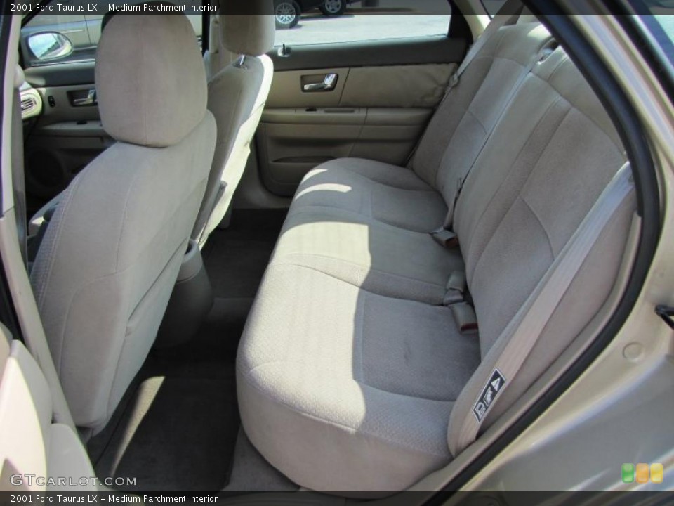 Medium Parchment Interior Photo for the 2001 Ford Taurus LX #39252417