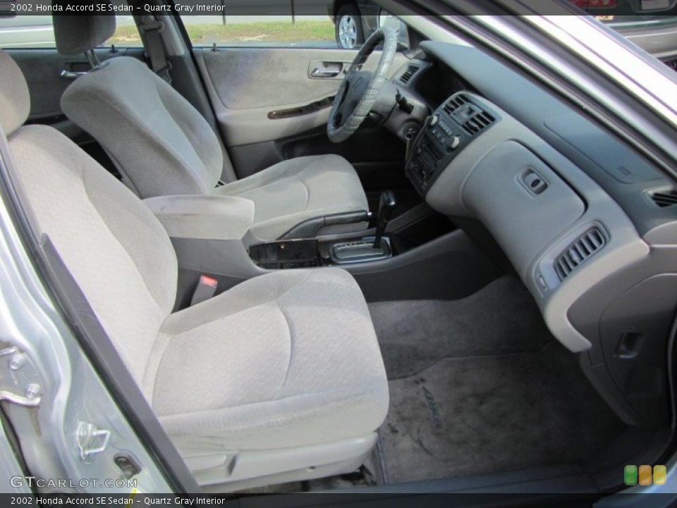 Quartz Gray Interior Photo for the 2002 Honda Accord SE Sedan #39252753