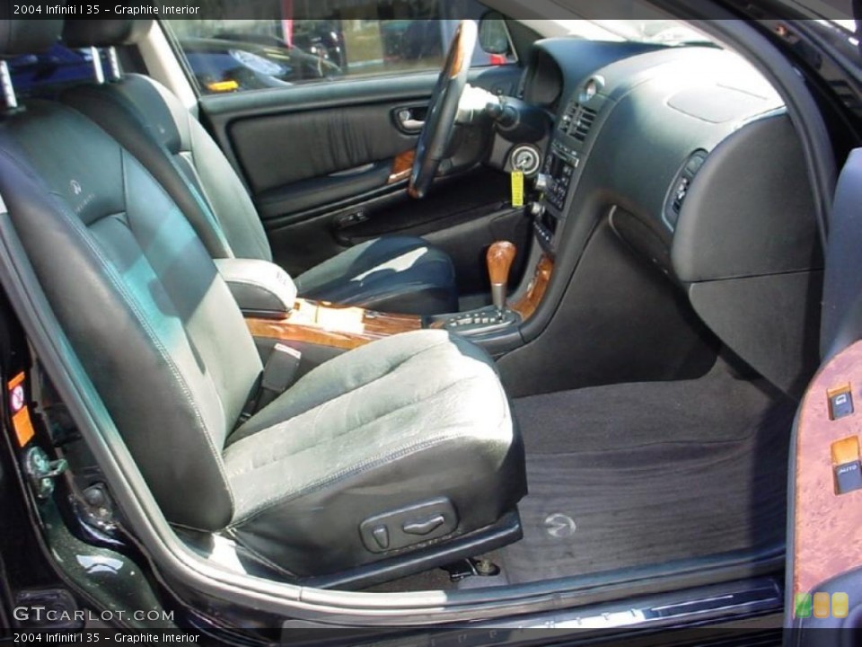 Graphite Interior Photo for the 2004 Infiniti I 35 #39254470