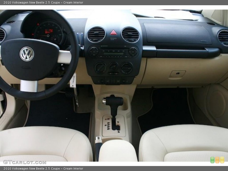 Cream Interior Dashboard for the 2010 Volkswagen New Beetle 2.5 Coupe #39256271