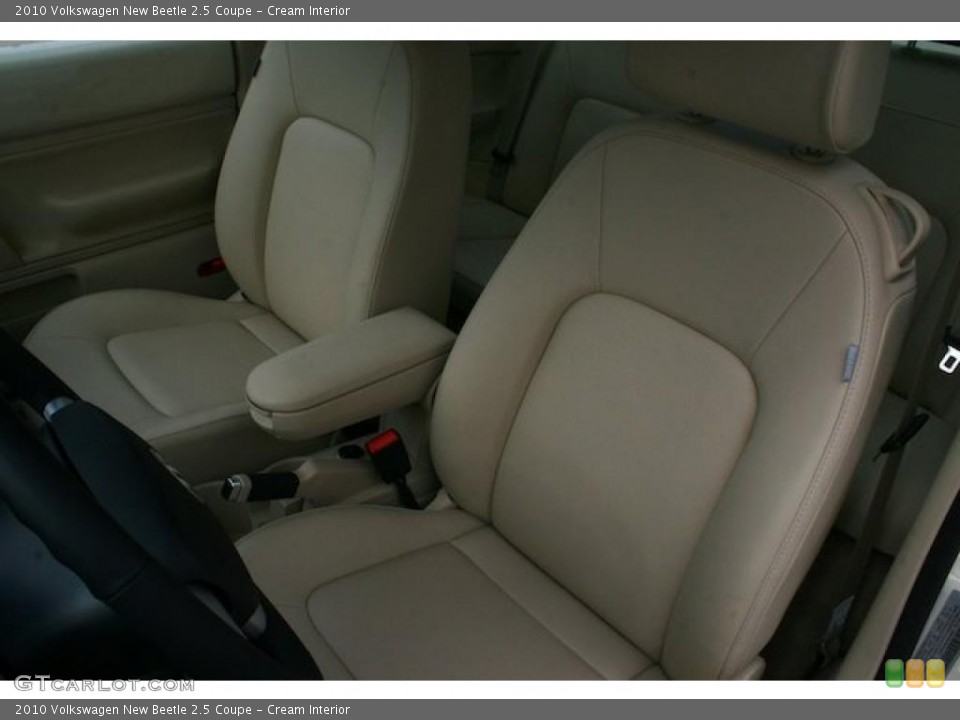 Cream Interior Photo for the 2010 Volkswagen New Beetle 2.5 Coupe #39256279
