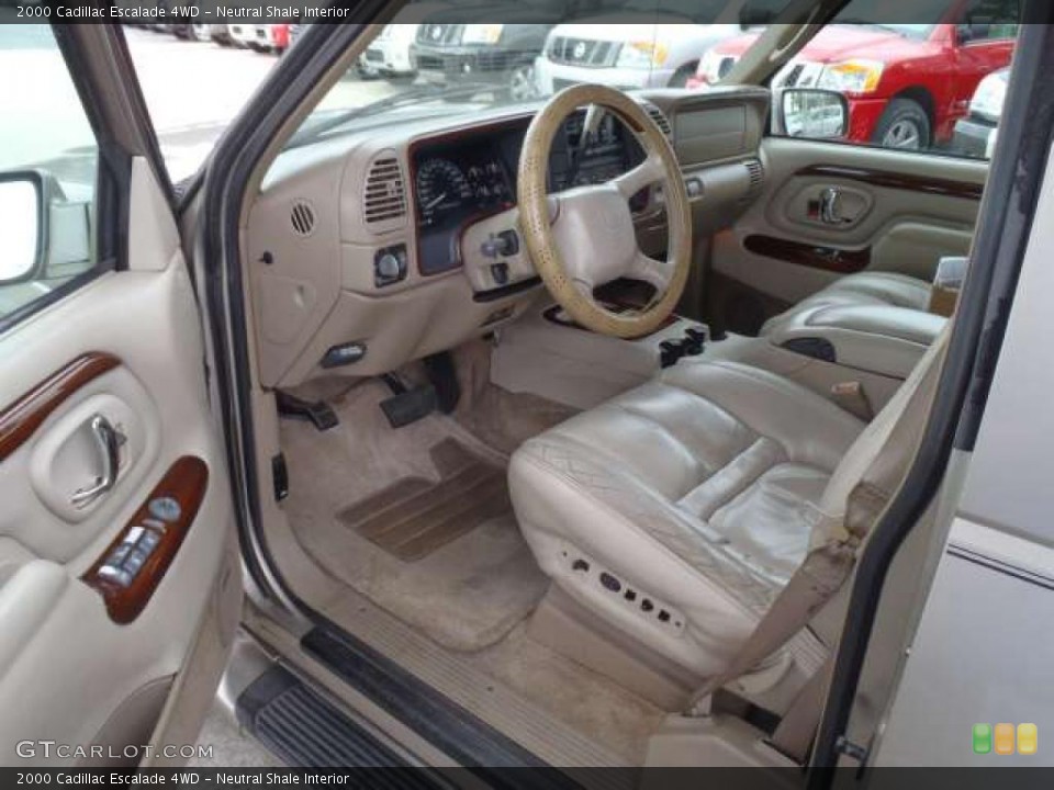 Neutral Shale Interior Photo for the 2000 Cadillac Escalade 4WD #39260355