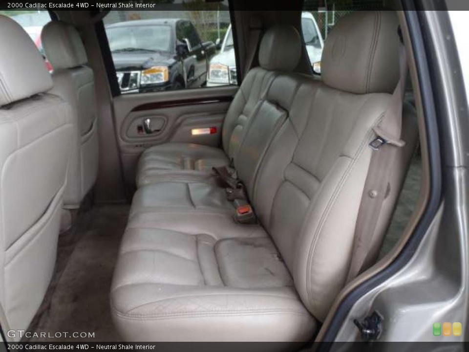 Neutral Shale Interior Photo for the 2000 Cadillac Escalade 4WD #39260391