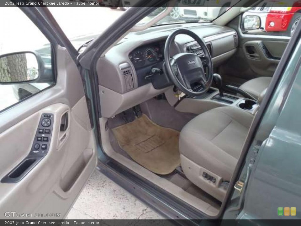 Taupe Interior Photo for the 2003 Jeep Grand Cherokee Laredo #39263671