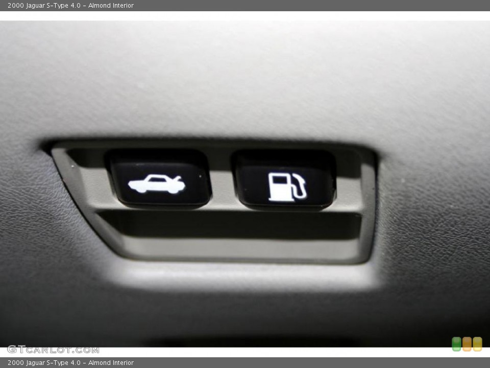 Almond Interior Controls for the 2000 Jaguar S-Type 4.0 #39264331