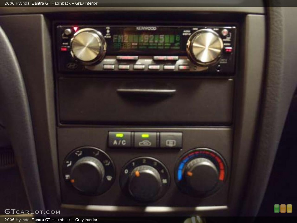 Gray Interior Controls for the 2006 Hyundai Elantra GT Hatchback #39264623