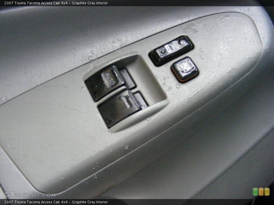 Graphite Gray Interior Controls for the 2007 Toyota Tacoma Access Cab 4x4 #39279107