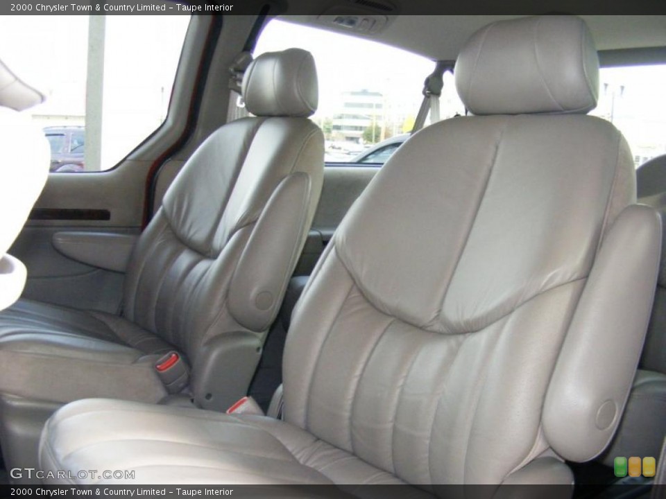 Taupe Interior Photo for the 2000 Chrysler Town & Country Limited #39279955