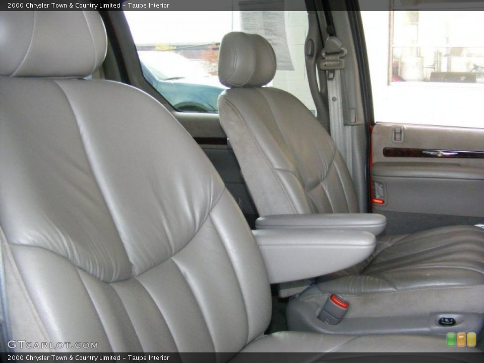 Taupe Interior Photo for the 2000 Chrysler Town & Country Limited #39280051