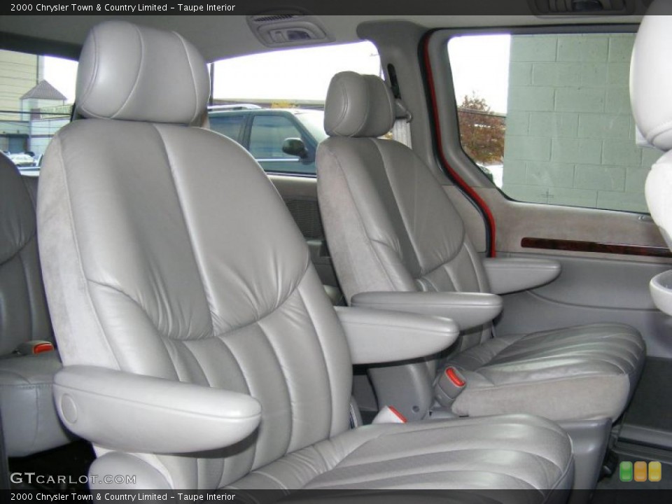 Taupe Interior Photo for the 2000 Chrysler Town & Country Limited #39280067