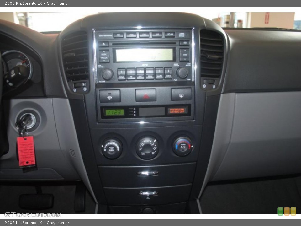 Gray Interior Controls for the 2008 Kia Sorento LX #39288923