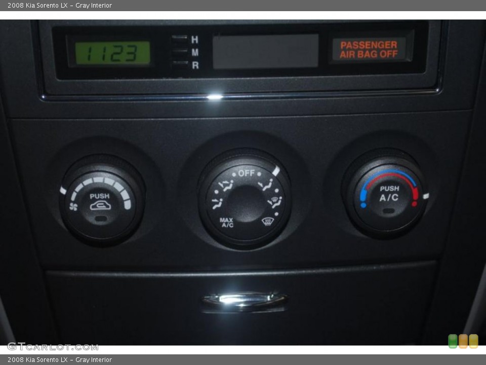 Gray Interior Controls for the 2008 Kia Sorento LX #39288955