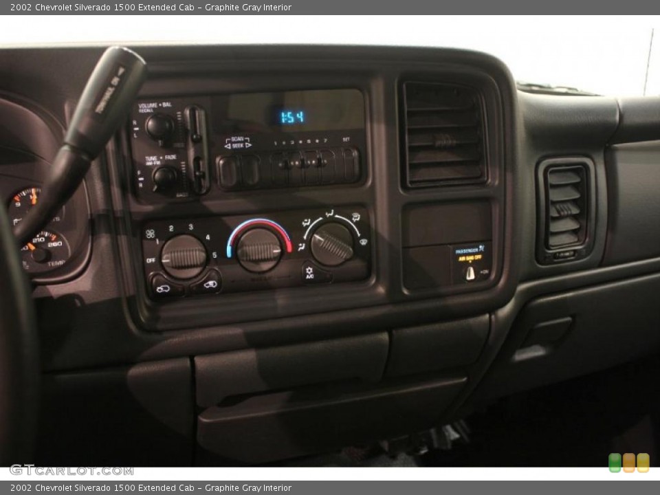 Graphite Gray Interior Controls for the 2002 Chevrolet Silverado 1500 Extended Cab #39289055