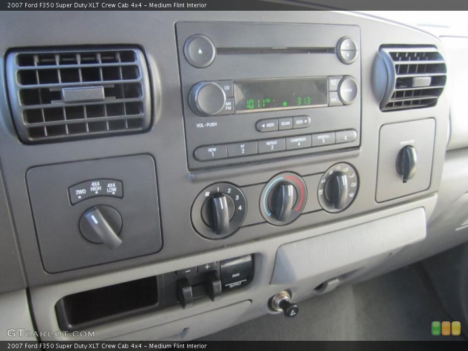 Medium Flint Interior Controls for the 2007 Ford F350 Super Duty XLT Crew Cab 4x4 #39293115