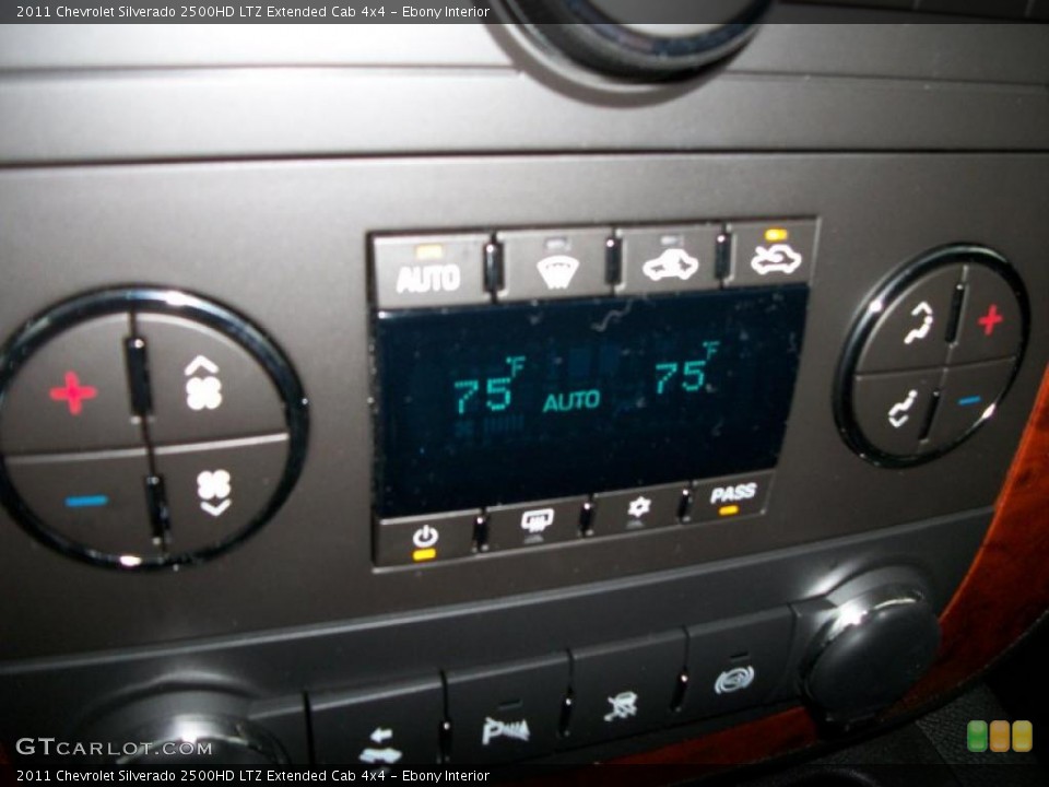Ebony Interior Controls for the 2011 Chevrolet Silverado 2500HD LTZ Extended Cab 4x4 #39296579