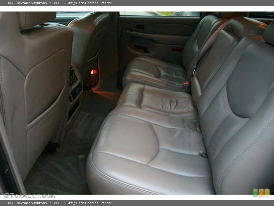 Gray/Dark Charcoal Interior Photo for the 2004 Chevrolet Suburban 1500 LT #39301149