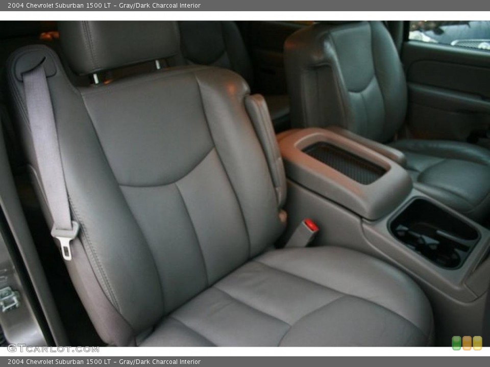 Gray/Dark Charcoal Interior Photo for the 2004 Chevrolet Suburban 1500 LT #39301689