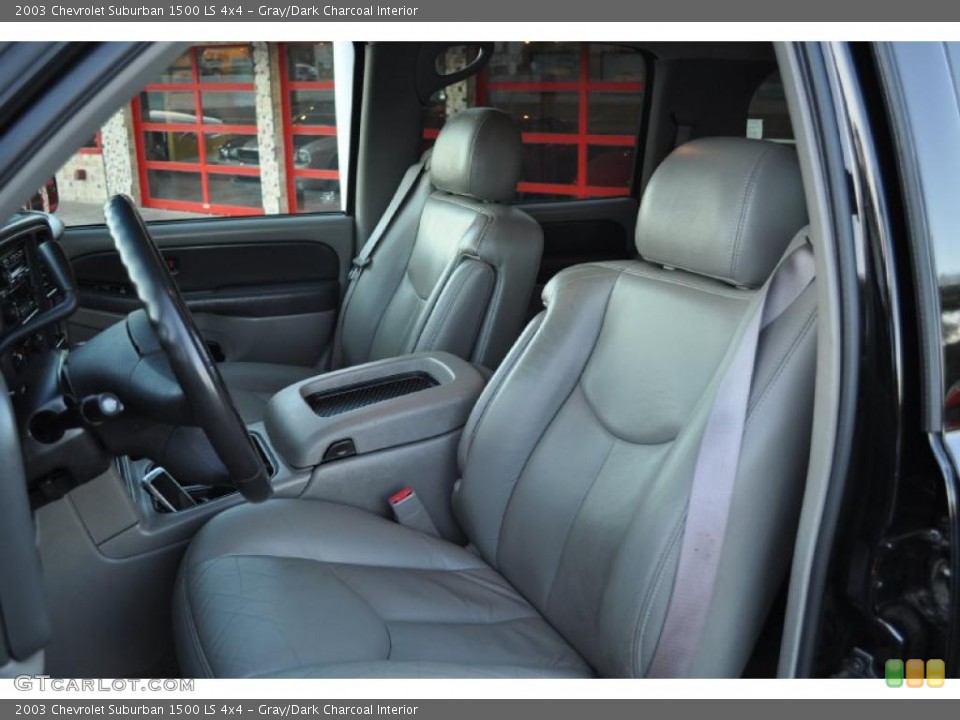 Gray/Dark Charcoal Interior Photo for the 2003 Chevrolet Suburban 1500 LS 4x4 #39305021