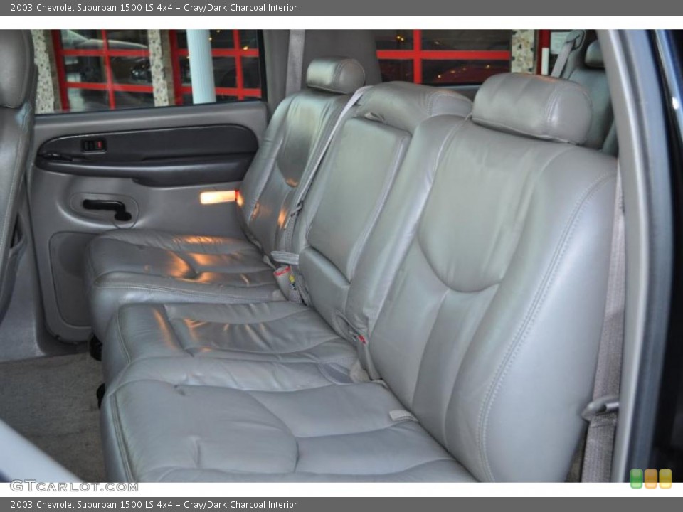 Gray/Dark Charcoal Interior Photo for the 2003 Chevrolet Suburban 1500 LS 4x4 #39305037