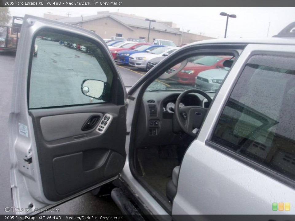 Medium/Dark Flint Grey Interior Photo for the 2005 Ford Escape XLT V6 4WD #39306765