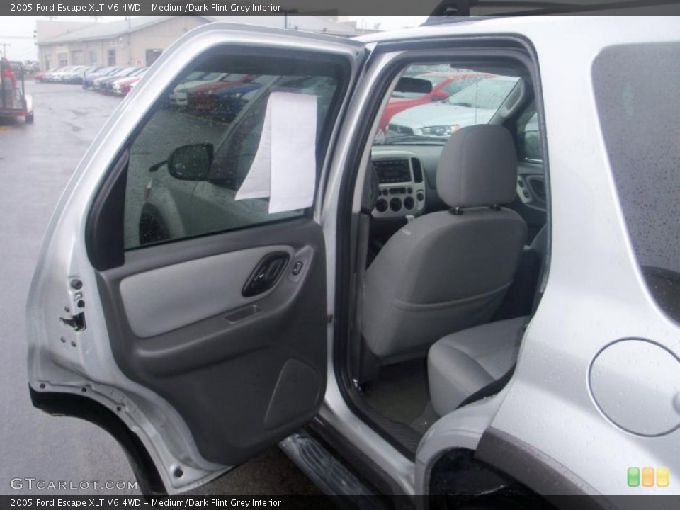 Medium/Dark Flint Grey Interior Photo for the 2005 Ford Escape XLT V6 4WD #39306781