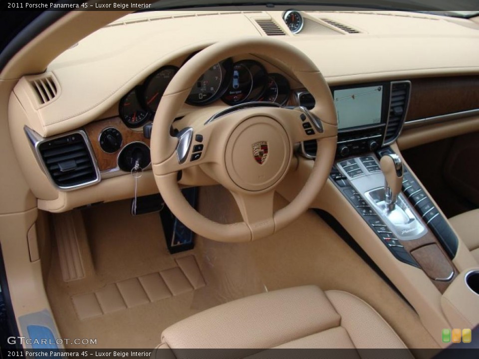 Luxor Beige Interior Dashboard for the 2011 Porsche Panamera 4S #39307637