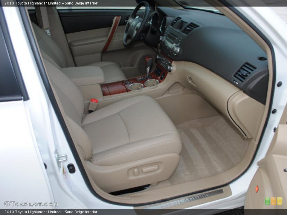 Sand Beige Interior Photo for the 2010 Toyota Highlander Limited #39310313