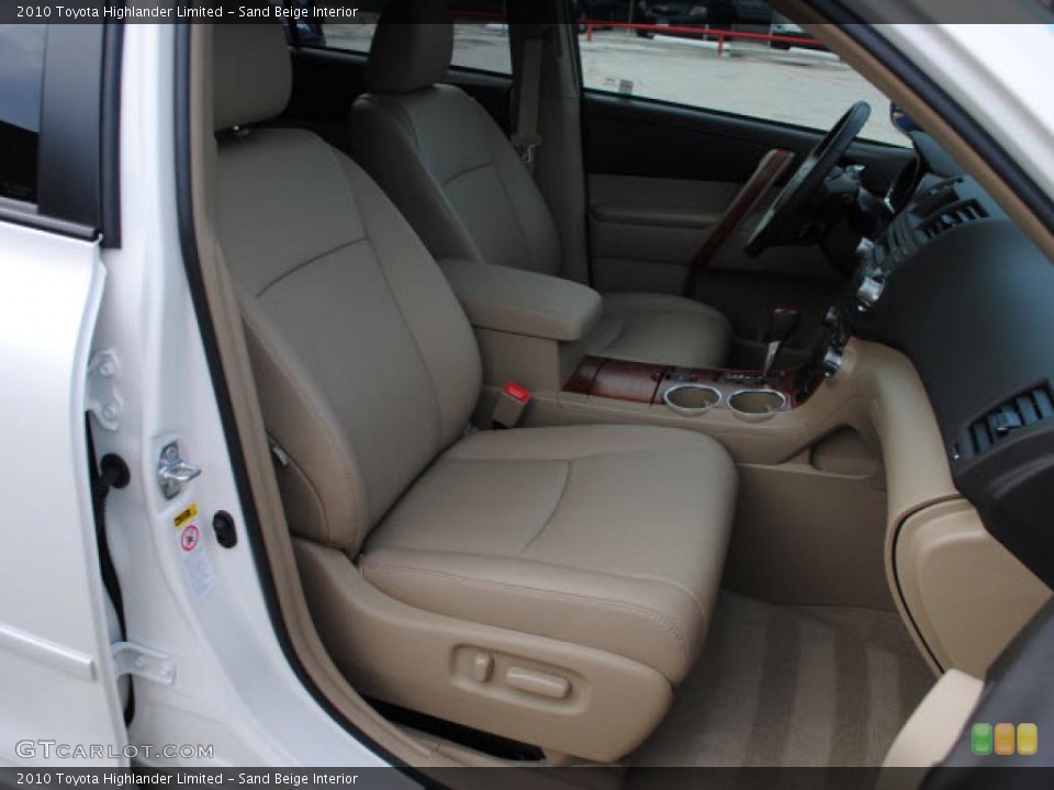 Sand Beige Interior Photo for the 2010 Toyota Highlander Limited #39310325