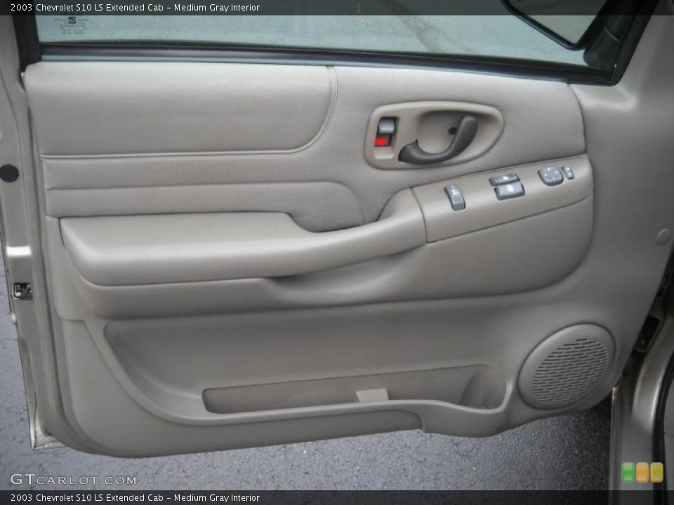 Medium Gray Interior Door Panel for the 2003 Chevrolet S10 LS Extended Cab #39313005
