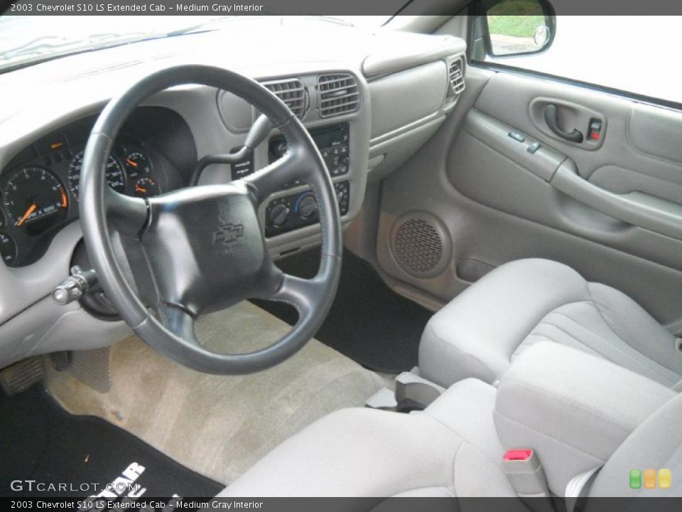 Medium Gray Interior Prime Interior for the 2003 Chevrolet S10 LS Extended Cab #39313017