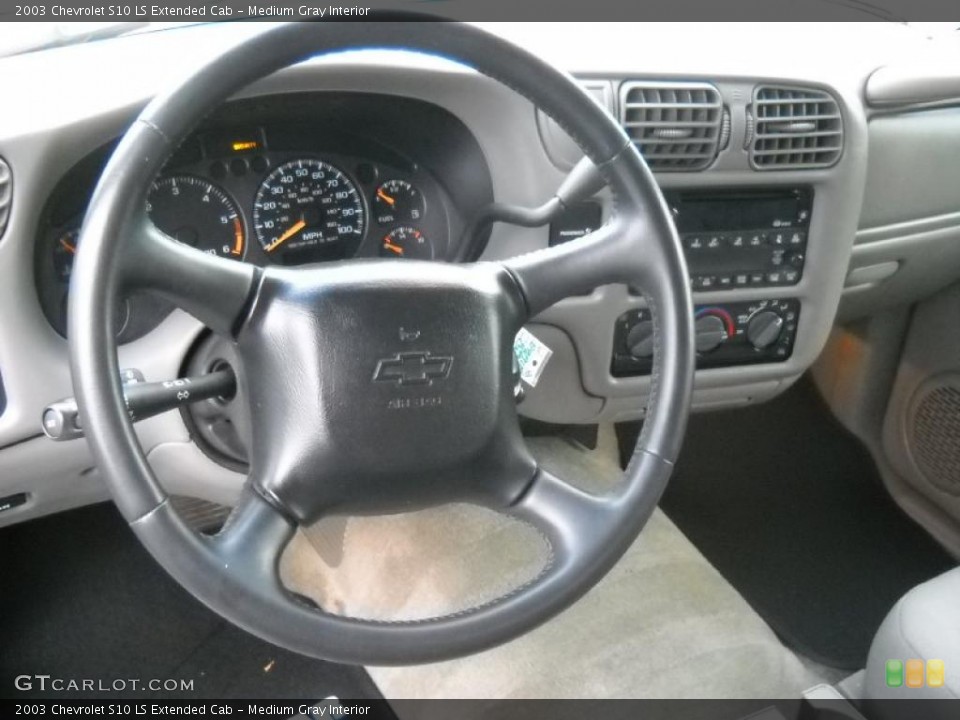 Medium Gray Interior Steering Wheel for the 2003 Chevrolet S10 LS Extended Cab #39313069