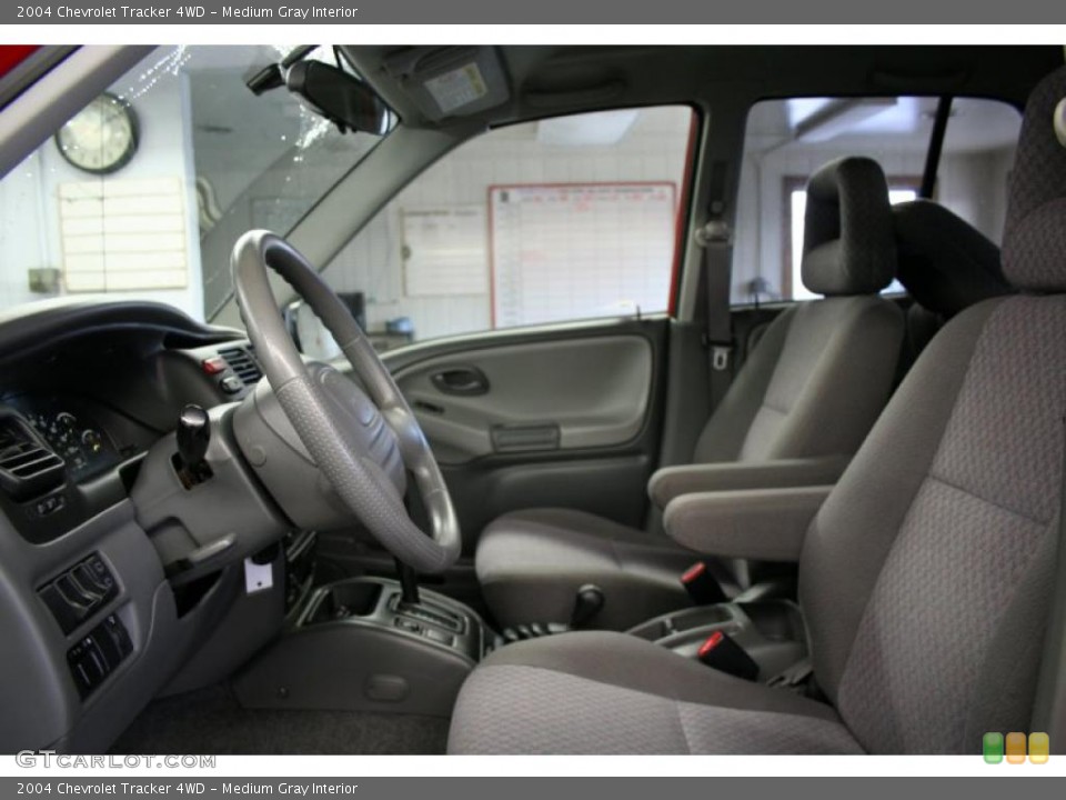 Medium Gray Interior Photo for the 2004 Chevrolet Tracker 4WD #39313989